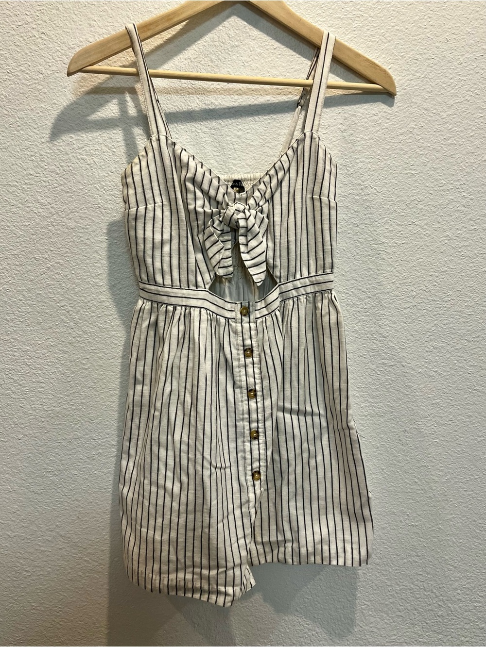 Abercrombie & Fitch White Top with Navy Stripe‎ Y2K